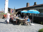 25. Het werd steeds warmer, dus de parasol moet erbij 20 juli 2016